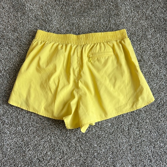 Girlfriend Collective Trail Short | Lemon - Picture 5 of 6
